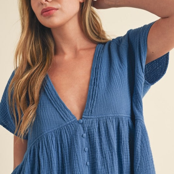 NWT Aemi + Co Florise Blue V-Neck Button-Down Top 🌞😎 - Picture 3 of 4